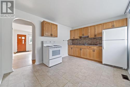 70 Dundas Street W, Greater Napanee, ON - Indoor Photo Showing Kitchen