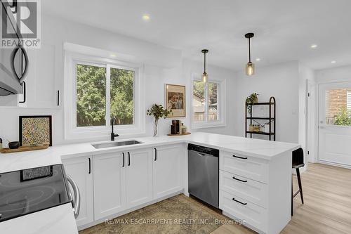 13 Delsey Street, Hamilton (Dundas), ON - Indoor Photo Showing Kitchen