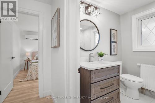 13 Delsey Street, Hamilton (Dundas), ON - Indoor Photo Showing Bathroom