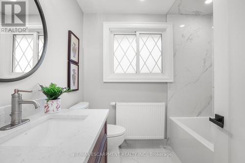 13 Delsey Street, Hamilton (Dundas), ON - Indoor Photo Showing Bathroom