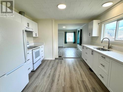 1021 Willow Street, Okanagan Falls, BC - Indoor Photo Showing Kitchen With Double Sink