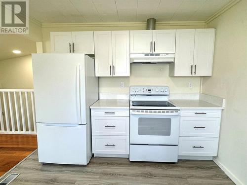 1021 Willow Street, Okanagan Falls, BC - Indoor Photo Showing Kitchen