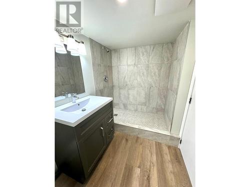 1021 Willow Street, Okanagan Falls, BC - Indoor Photo Showing Bathroom