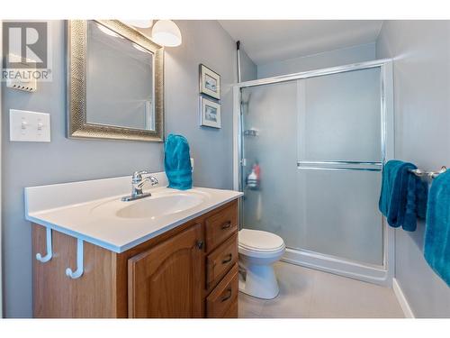 174 Ponderosa Avenue, Kaleden, BC - Indoor Photo Showing Bathroom