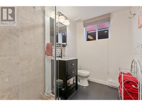 174 Ponderosa Avenue, Kaleden, BC - Indoor Photo Showing Bathroom