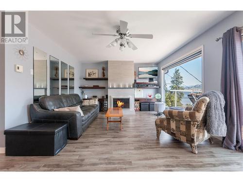 174 Ponderosa Avenue, Kaleden, BC - Indoor Photo Showing Living Room With Fireplace