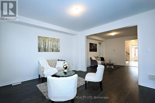 8 Copperhill Heights, Barrie (Painswick South), ON - Indoor Photo Showing Living Room