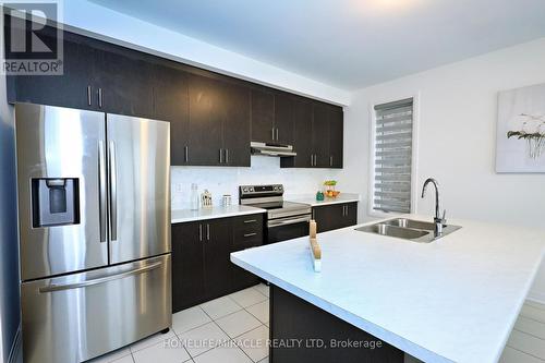 8 Copperhill Heights, Barrie (Painswick South), ON - Indoor Photo Showing Kitchen With Double Sink With Upgraded Kitchen