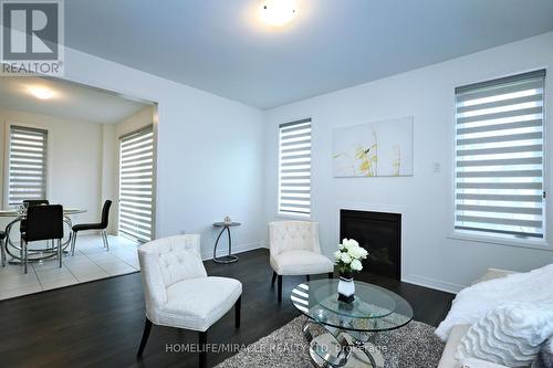 8 Copperhill Heights, Barrie (Painswick South), ON - Indoor Photo Showing Living Room