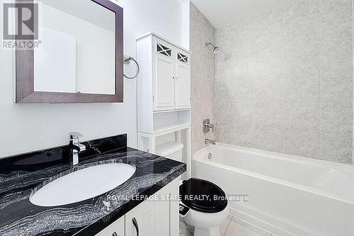 714 - 2490 Old Bronte Road, Oakville (Palermo West), ON - Indoor Photo Showing Bathroom