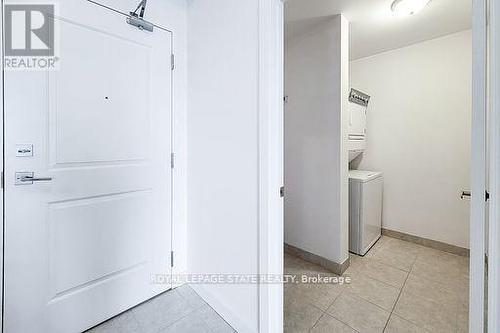 714 - 2490 Old Bronte Road, Oakville (Palermo West), ON - Indoor Photo Showing Laundry Room