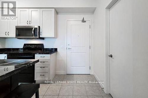 714 - 2490 Old Bronte Road, Oakville (Palermo West), ON - Indoor Photo Showing Kitchen