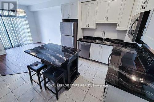 714 - 2490 Old Bronte Road, Oakville (Palermo West), ON - Indoor Photo Showing Kitchen