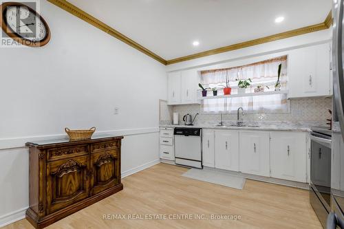 940 Stone Church Road E, Hamilton, ON - Indoor Photo Showing Kitchen