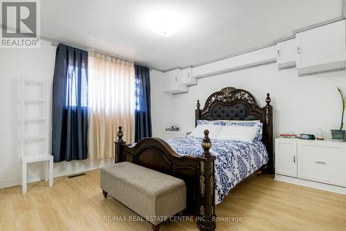 940 Stone Church Road E, Hamilton, ON - Indoor Photo Showing Bedroom