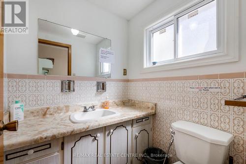 940 Stone Church Road E, Hamilton (Templemead), ON - Indoor Photo Showing Bathroom