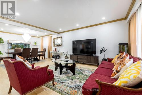 940 Stone Church Road E, Hamilton (Templemead), ON - Indoor Photo Showing Living Room