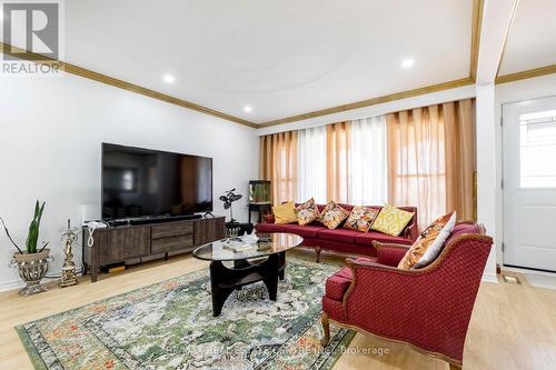 940 Stone Church Road E, Hamilton (Templemead), ON - Indoor Photo Showing Living Room