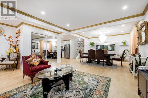 940 Stone Church Road E, Hamilton (Templemead), ON - Indoor Photo Showing Living Room