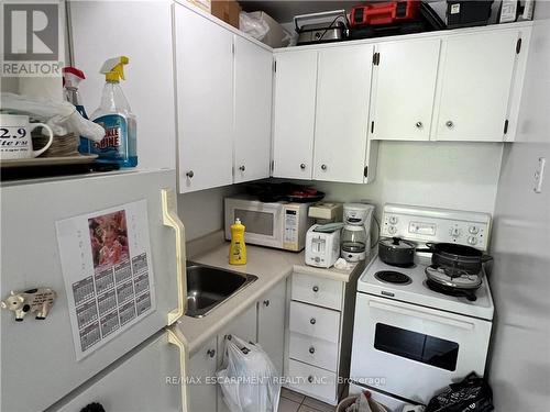 707 - 150 Charlton Avenue E, Hamilton (Corktown), ON - Indoor Photo Showing Kitchen