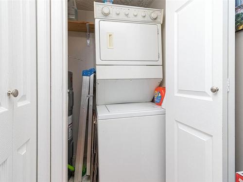 110-535 Manchester Rd, Victoria, BC - Indoor Photo Showing Laundry Room