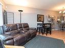 110-535 Manchester Rd, Victoria, BC  - Indoor Photo Showing Living Room 