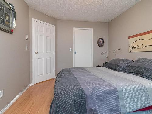 110-535 Manchester Rd, Victoria, BC - Indoor Photo Showing Bedroom