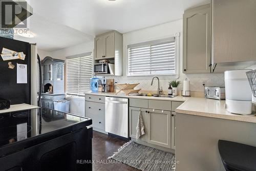 1635 Innisfil Beach Road, Innisfil (Alcona), ON - Indoor Photo Showing Kitchen With Double Sink