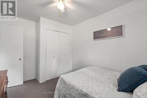 1635 Innisfil Beach Road, Innisfil (Alcona), ON - Indoor Photo Showing Bedroom