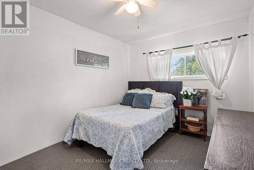 1635 Innisfil Beach Road, Innisfil (Alcona), ON - Indoor Photo Showing Bedroom