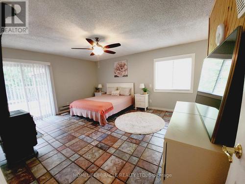 6234 Yonge Street, Innisfil (Churchill), ON - Indoor Photo Showing Bedroom