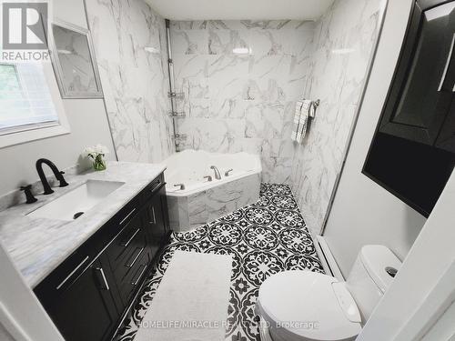 6234 Yonge Street, Innisfil (Churchill), ON - Indoor Photo Showing Bathroom