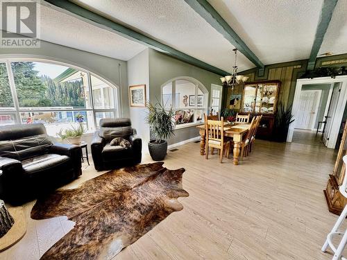 8320 Rainbow Country Road, Bridge Lake, BC - Indoor