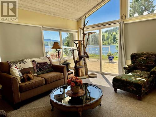 8320 Rainbow Country Road, Bridge Lake, BC - Indoor