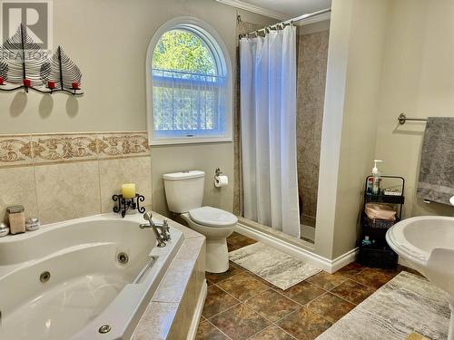 8320 Rainbow Country Road, Bridge Lake, BC - Indoor Photo Showing Bathroom