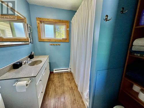 8320 Rainbow Country Road, Bridge Lake, BC - Indoor Photo Showing Bathroom