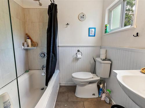 160 Price Pl, Duncan, BC - Indoor Photo Showing Bathroom