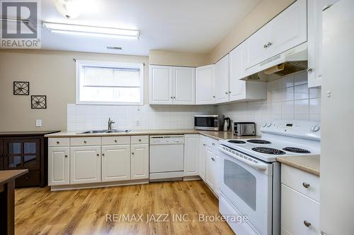 215 Niagara Drive, Oshawa (Samac), ON - Indoor Photo Showing Kitchen With Double Sink