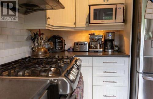 239 10Th  N Avenue, Creston, BC - Indoor Photo Showing Kitchen