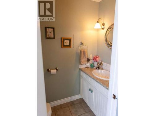 239 10Th  N Avenue, Creston, BC - Indoor Photo Showing Bathroom