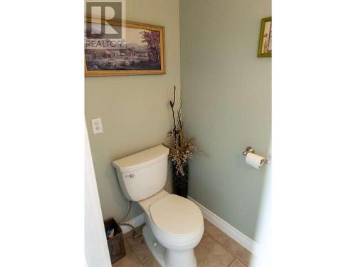 239 10Th  N Avenue, Creston, BC - Indoor Photo Showing Bathroom