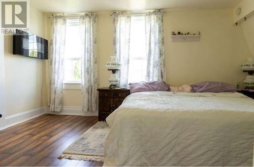 239 10Th  N Avenue, Creston, BC - Indoor Photo Showing Bedroom