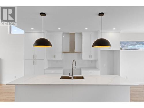 265 Rue Cheval Noir, Kamloops, BC - Indoor Photo Showing Kitchen With Double Sink With Upgraded Kitchen