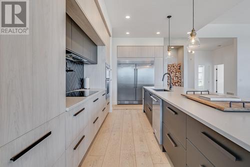 1220 Ponds Avenue, Kelowna, BC - Indoor Photo Showing Kitchen With Upgraded Kitchen