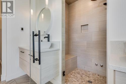 1220 Ponds Avenue, Kelowna, BC - Indoor Photo Showing Bathroom