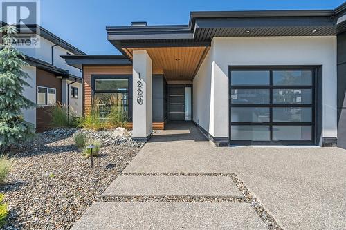 1220 Ponds Avenue, Kelowna, BC - Outdoor