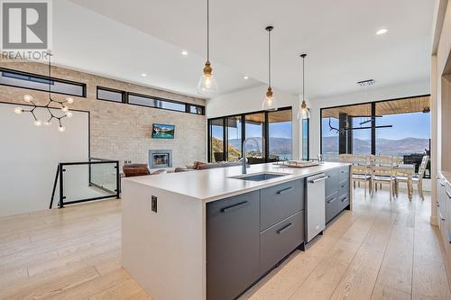 1220 Ponds Avenue, Kelowna, BC - Indoor Photo Showing Kitchen With Upgraded Kitchen