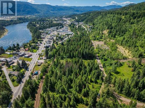 1402 Woodland  Drive, Castlegar, BC 