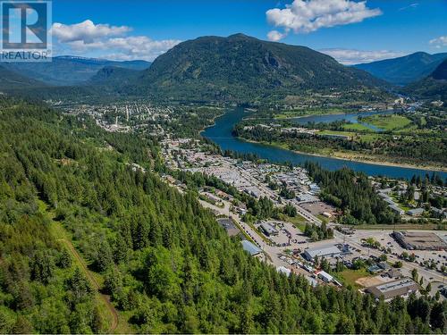 1402 Woodland  Drive, Castlegar, BC 