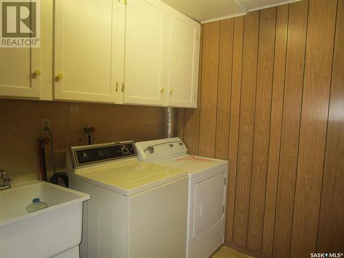 405 2Nd Avenue S, Rockglen, SK - Indoor Photo Showing Laundry Room